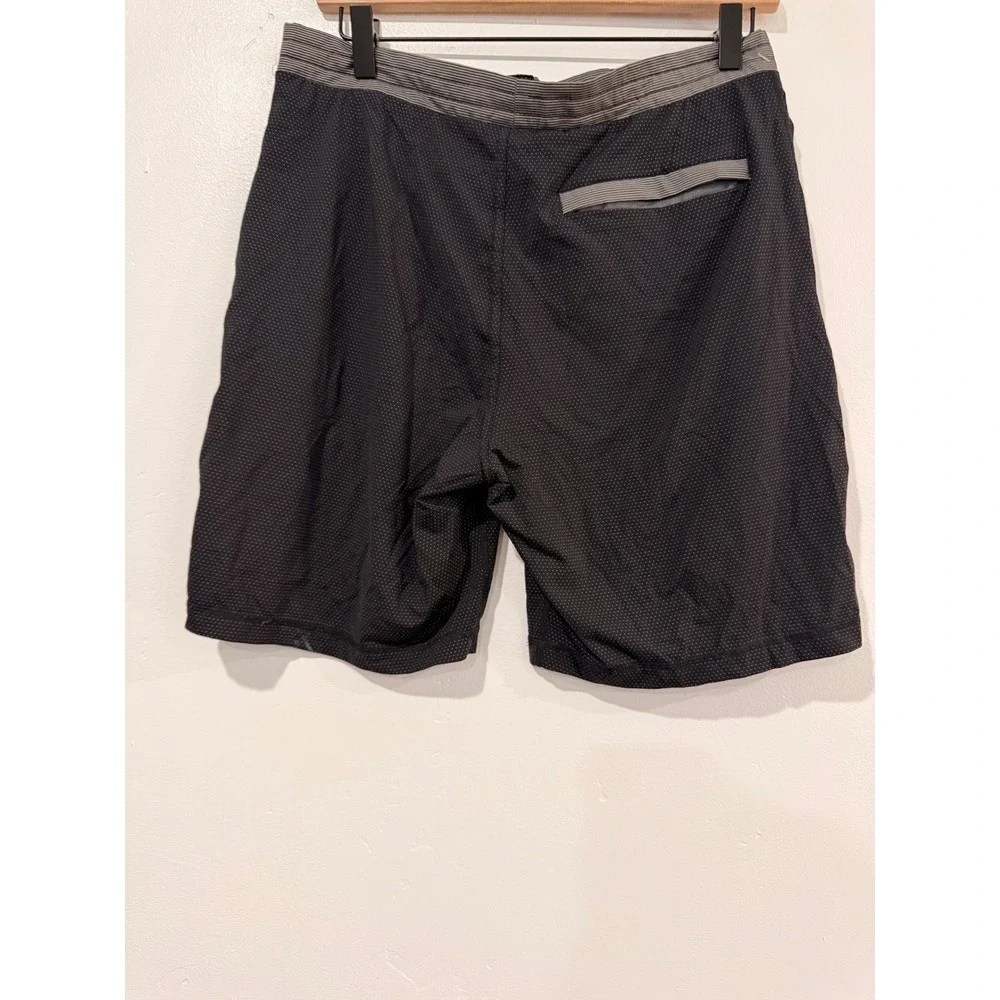 Vuori Cruise Board Shorts Mens Black Micro Dot Swim Trunks Striped Waistband
